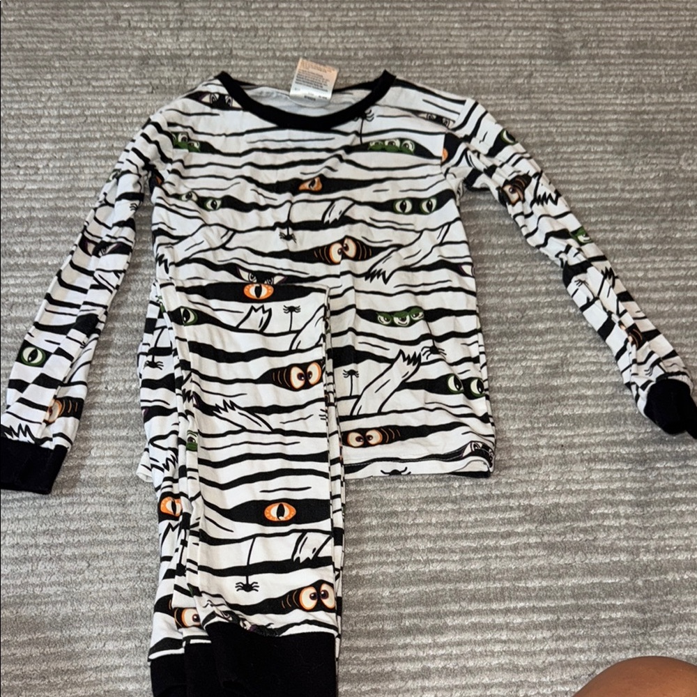 Kids Halloween Pajamas, size M (8-10)